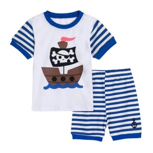 Pyjama t-shirt et short bleu et blanc à motif bateau pirate pour garçon