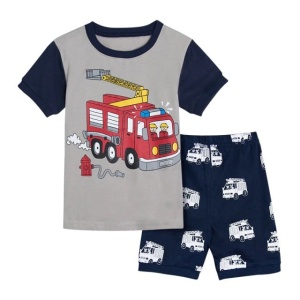Pyjama t-shirt polo et short gris et bleu à motif camion pompier à la mode