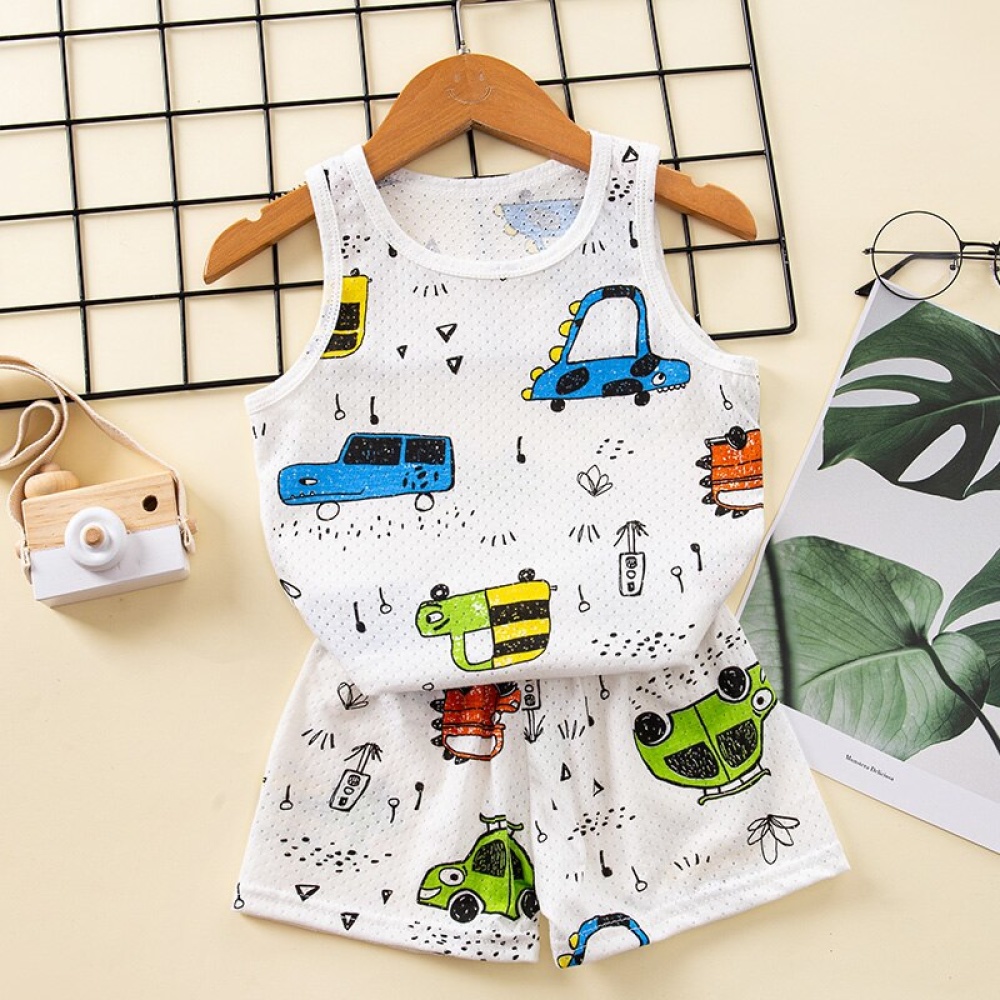 Ensemble pyjama d’été en coton motif voiture pour enfants blanc à la mode sur une ceintre