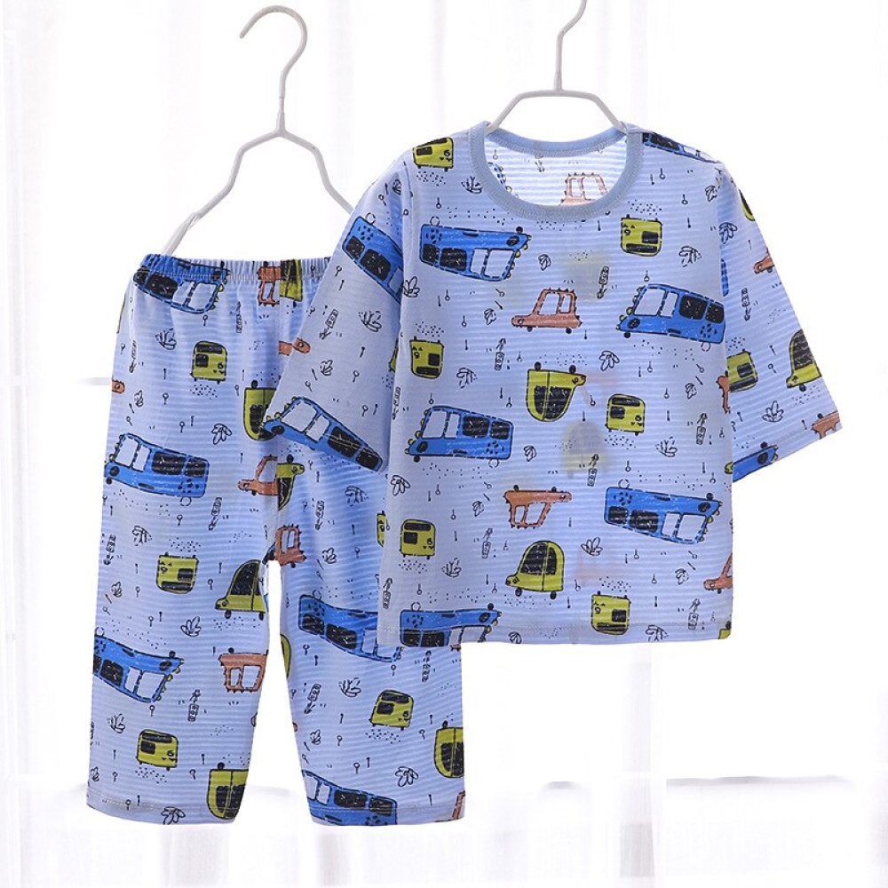 Pyjama d’été bleu gris en coton à motif voiture pour enfants à la mode sur une ceintre