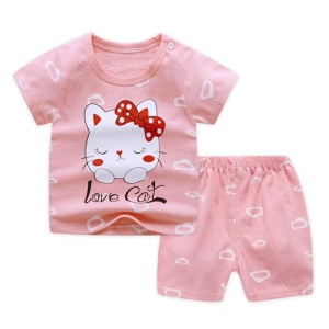 Pyjama deux pièces t-shirt et short motif chat en coton rose porté à la mode