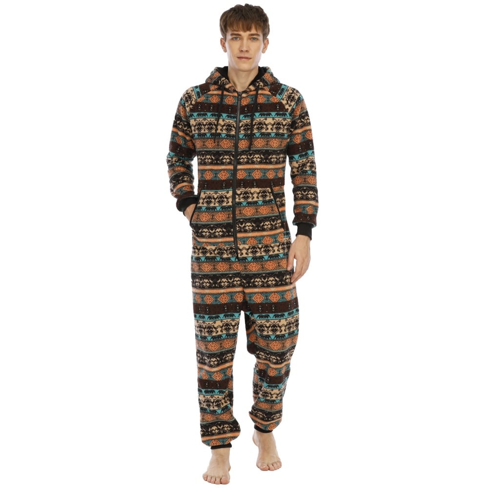 Pyjama en flanelle avec fermeture éclair porté par un homme à la mode très haute qualité