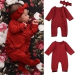 Barboteuse de Noël rouge pour bébé fille et garçon de 0 à 18 mois très à la mode portée par un bébé
