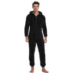 Pyjama combinaison doux et chaud à capuche pour homme noir porté par un homme à la mode