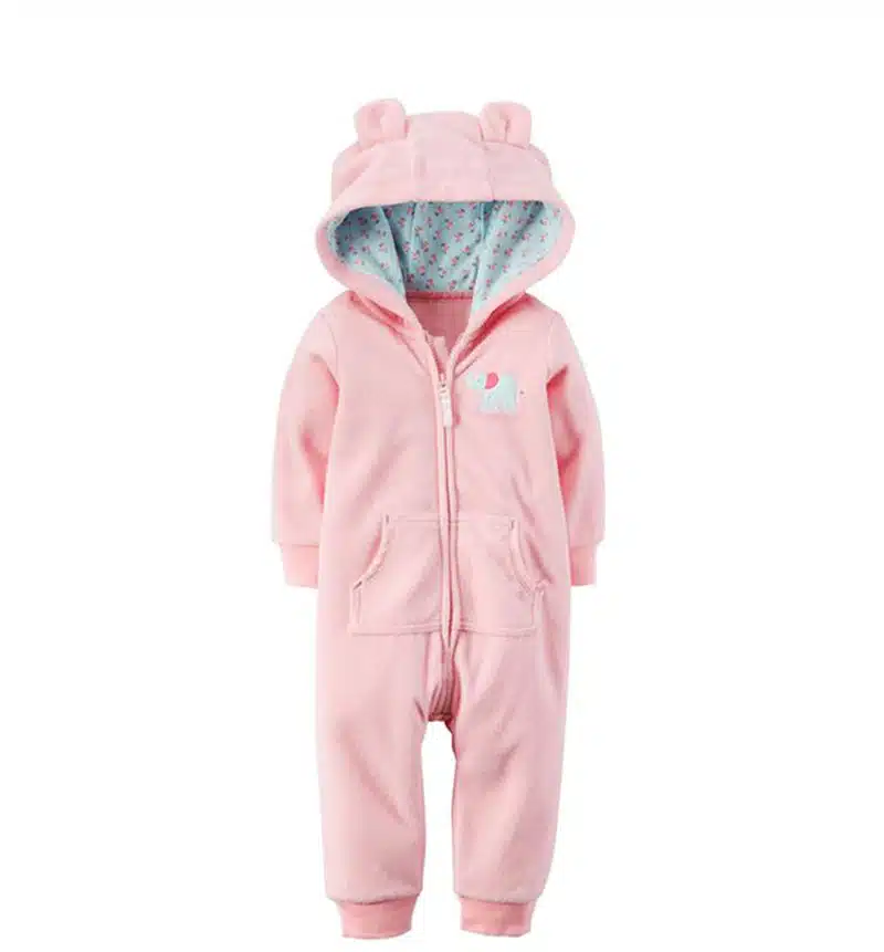 Jolie barboteuse combinaison bébé rose avec capuche à la mode
