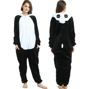 Combinaison pyjama panda pour femmes noir et blanc avec un fond blanc