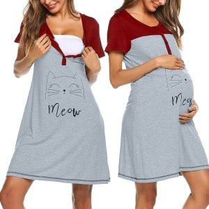 Pyjama chemise de nuit spéciale grossesse avec deux filles enceintes qui porte le pyjama et un fond blanc