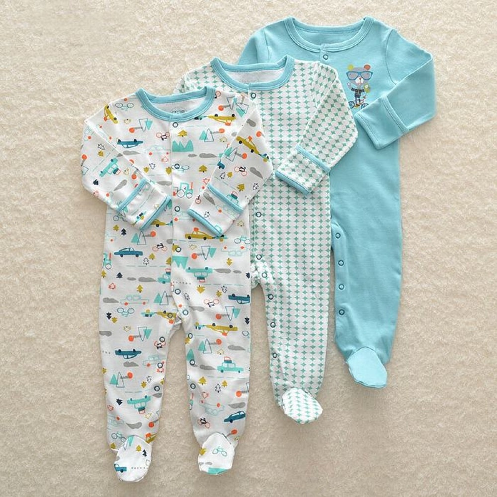 Pyjama combinaison 3 pièces à motif voitures pour petit garçon avec un fond beige