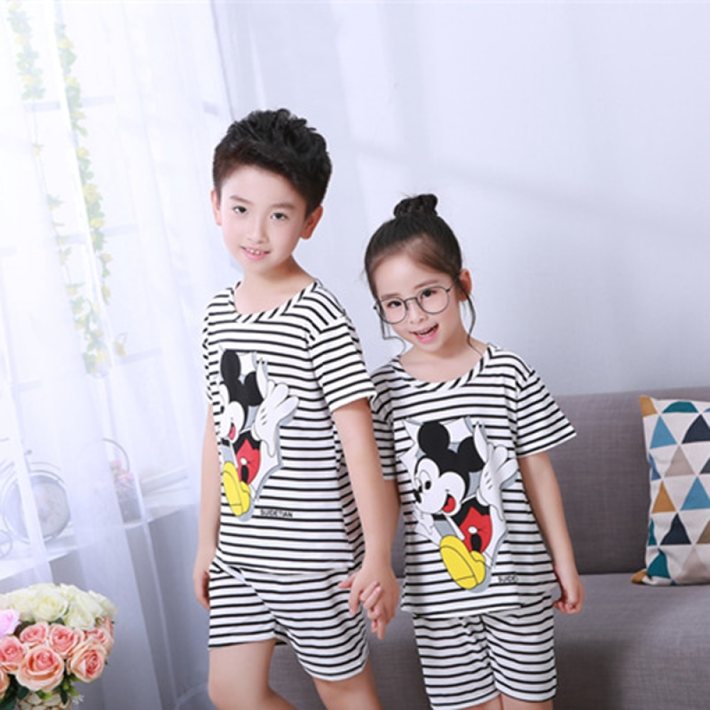 Pyjama d'été à rayure noir et blanc avec imprimé Mickey Mousse pour enfant pyjama dete gris a manches courtes et motif souris pour enfants 4