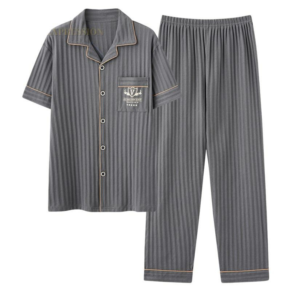 Pyjama d'été gris en coton pour hommes avec un pantalon et chemise , présentés à plat sur fond blanc